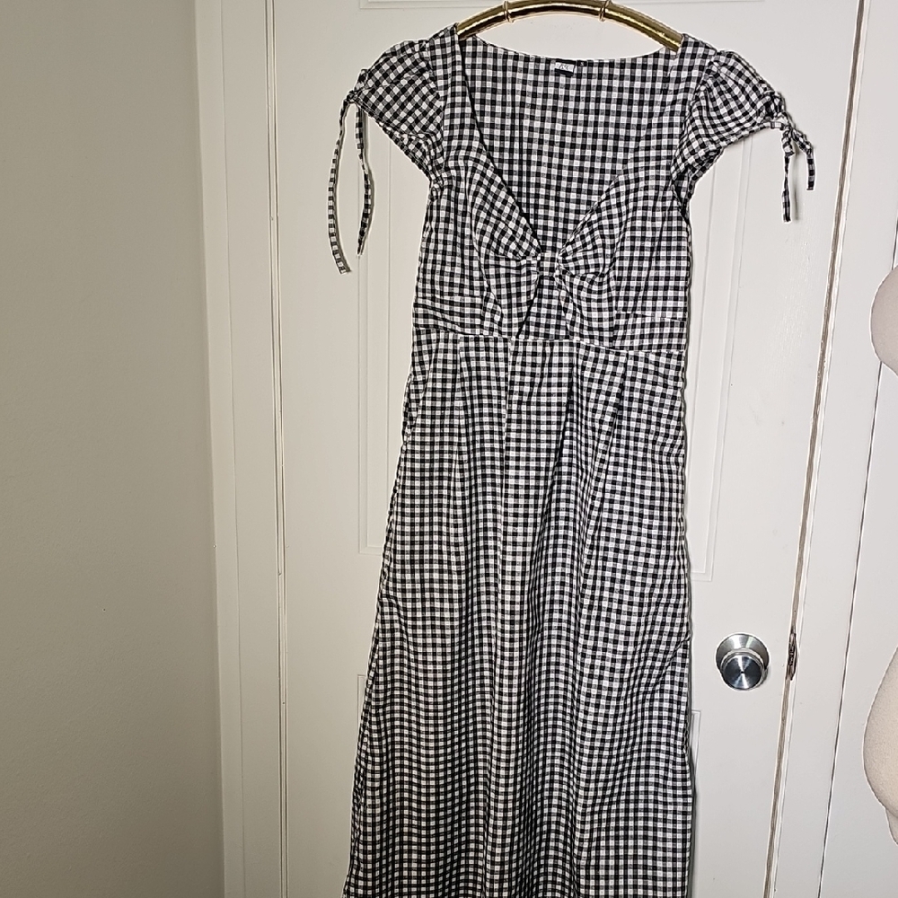 Black and White Gingham Maxi Dress.‎ Sz Small. BSL Peek a Boo In Front.